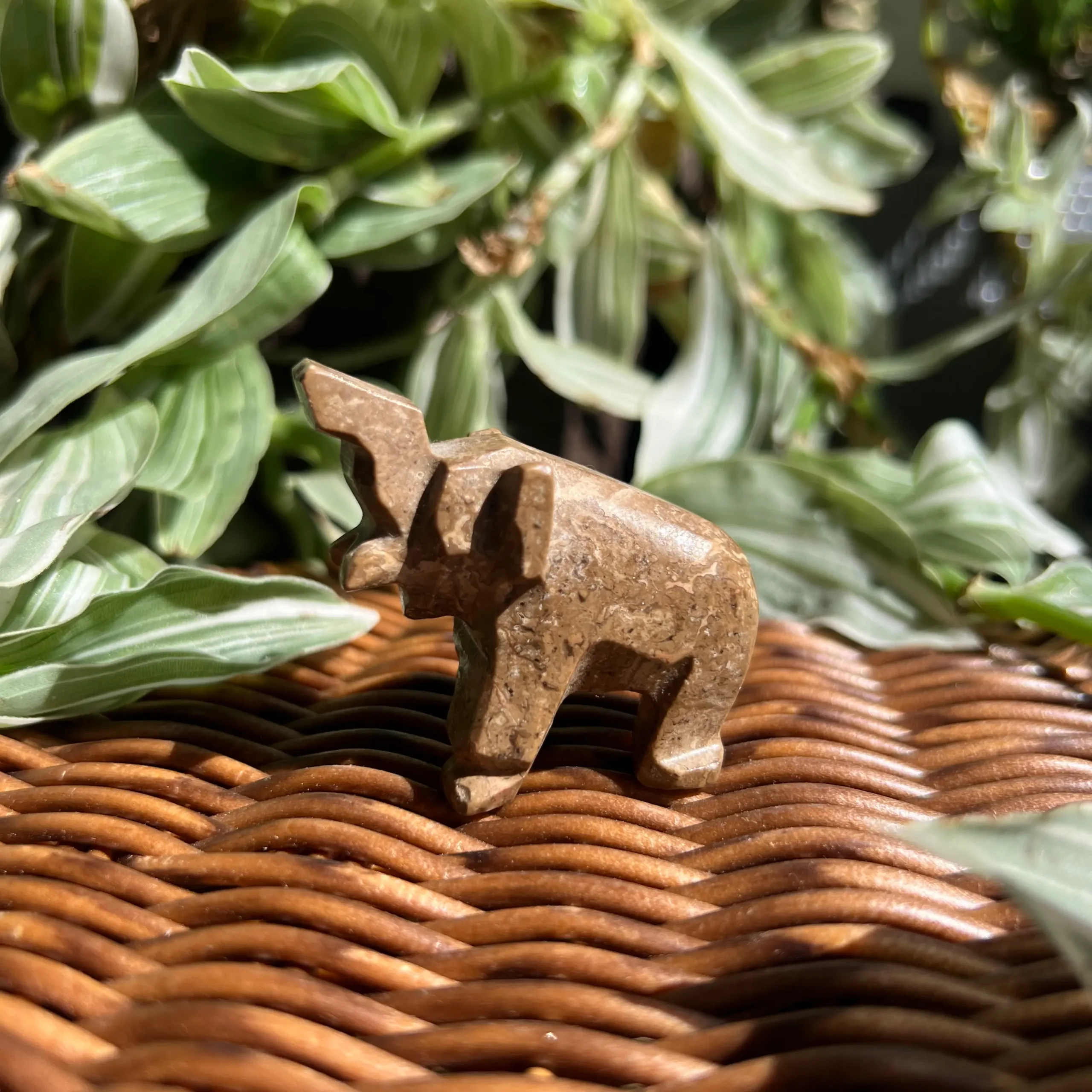 Elefante Tallado en Jaspe Natural | Escultura de 4.5–6 cm