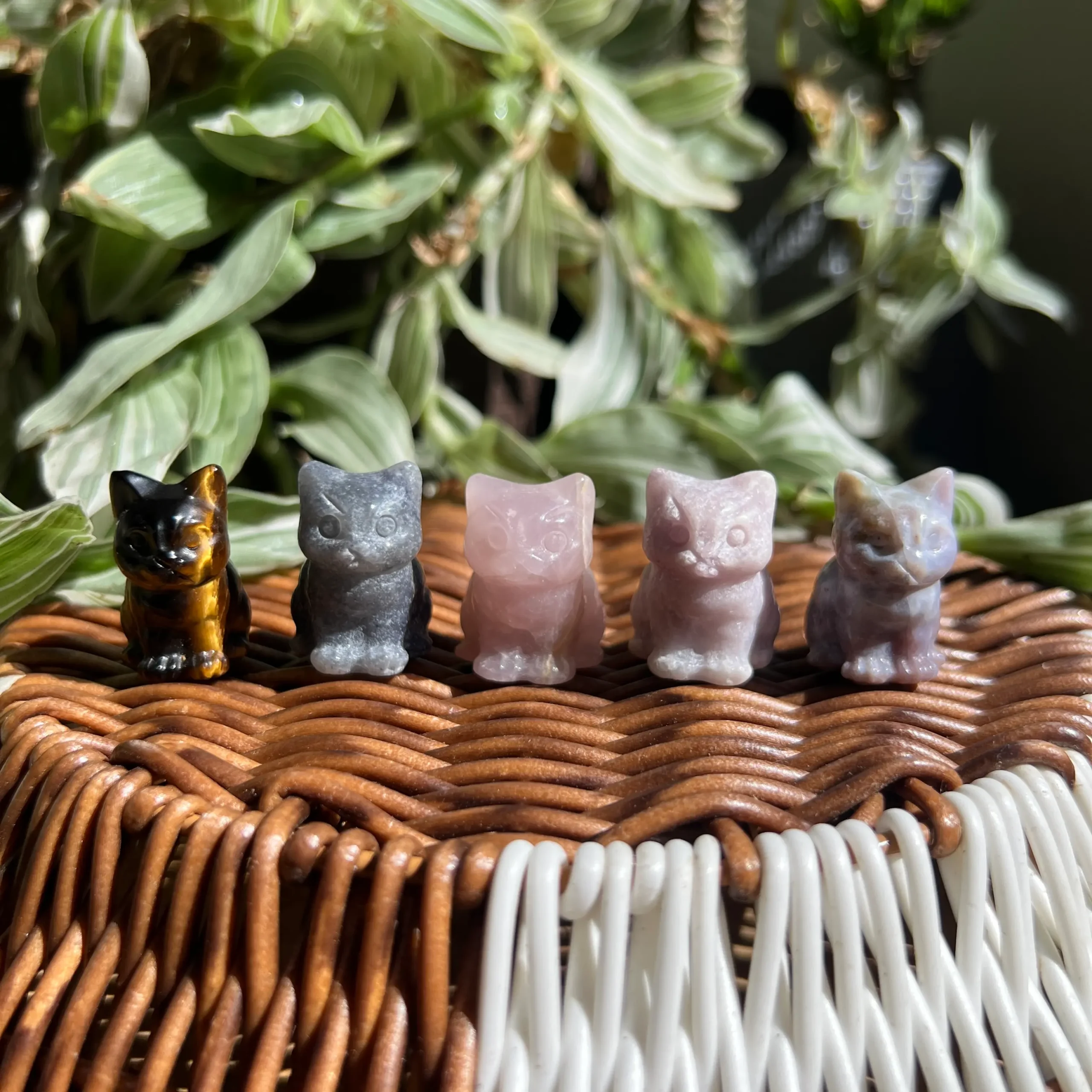 Figura de Gato Tallado en Cristal Natural – Decoración Artesanal y Amuleto Energético