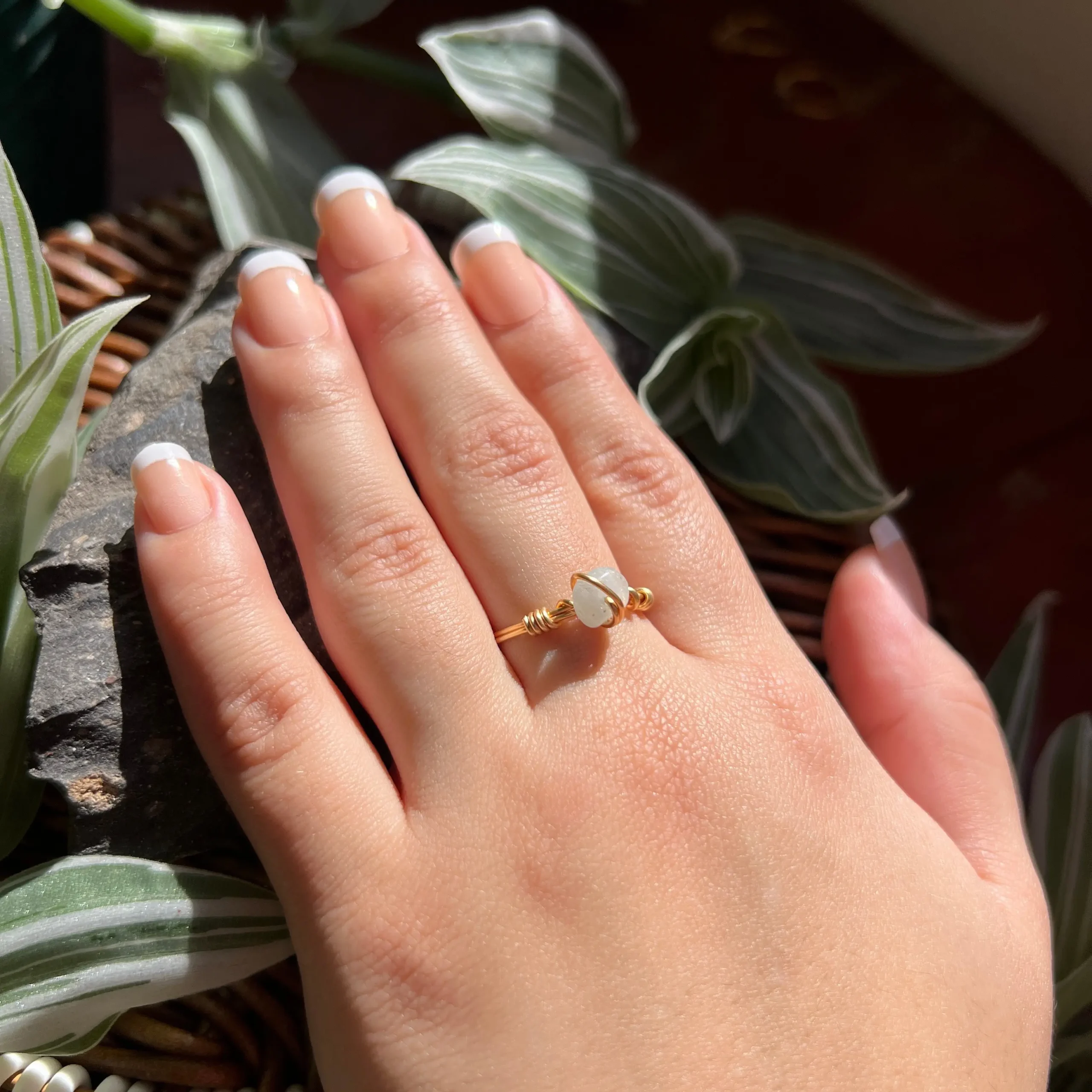 Anillo de Piedra Natural Aguamarina con Baño Dorado | Talla 8