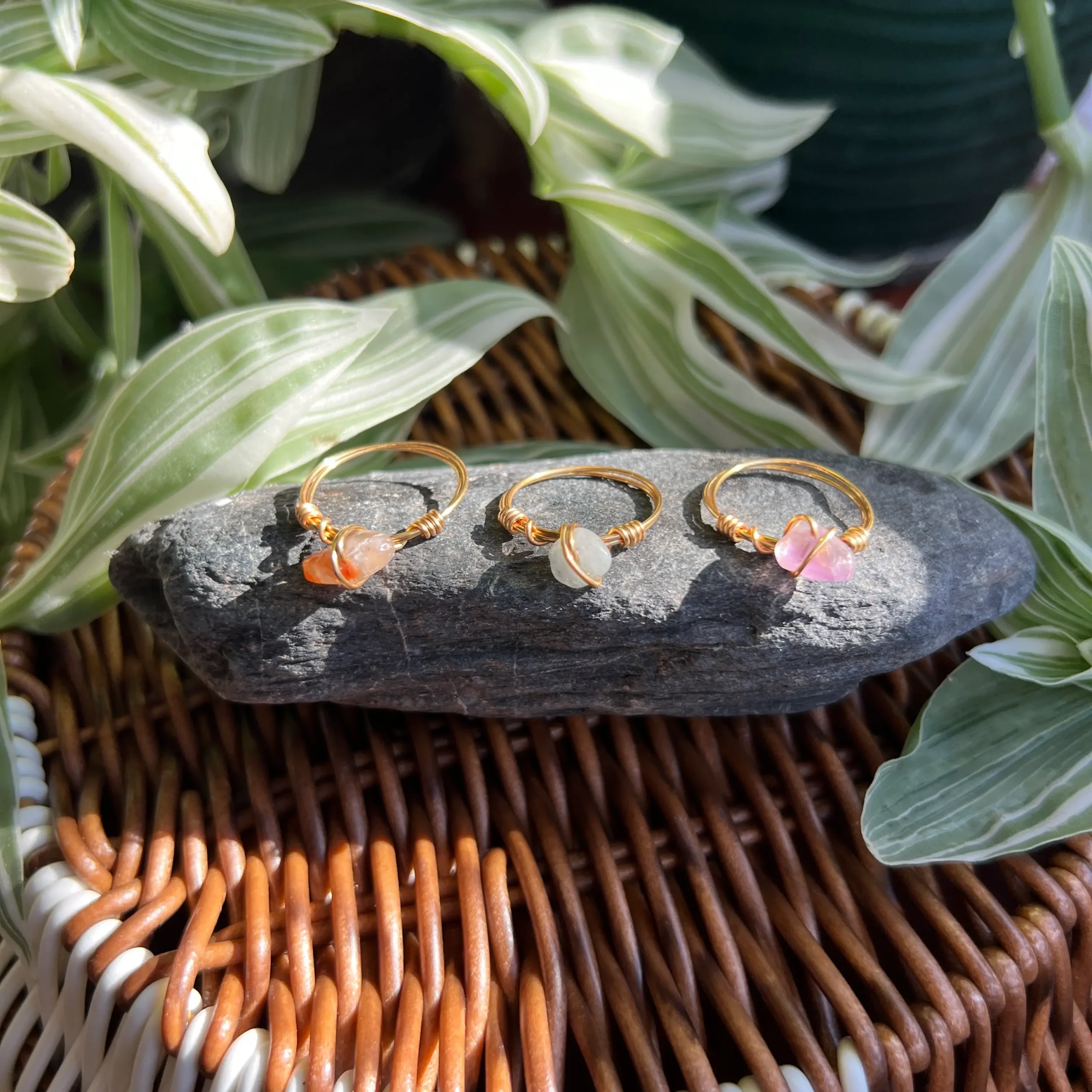 Compra online Anillo de Piedra Natural con Baño Dorado | Talla 8 en Honduras