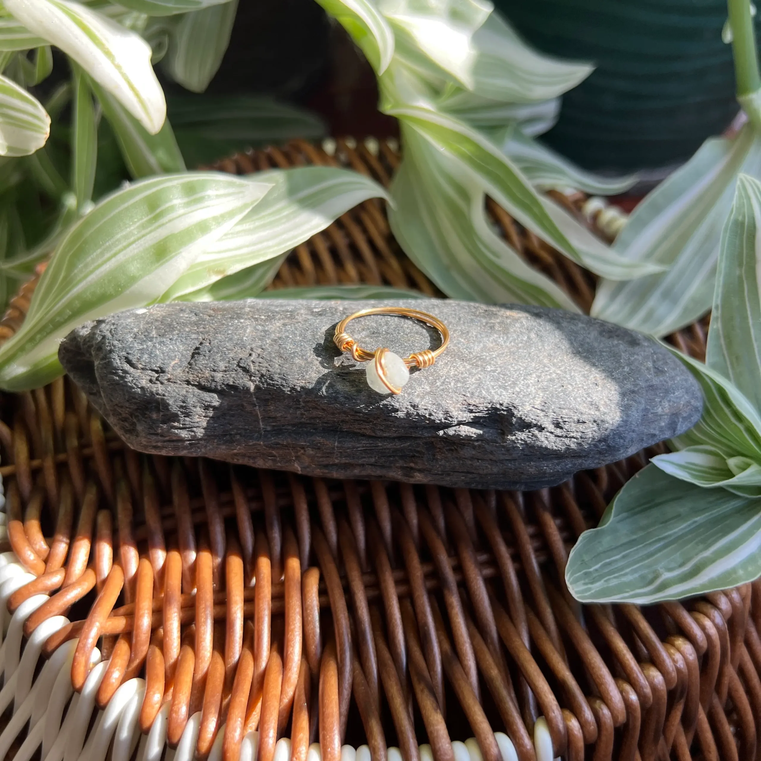 Compra online Anillo de Piedra Natural con Baño Dorado | Aguamarina Talla 8 en Honduras