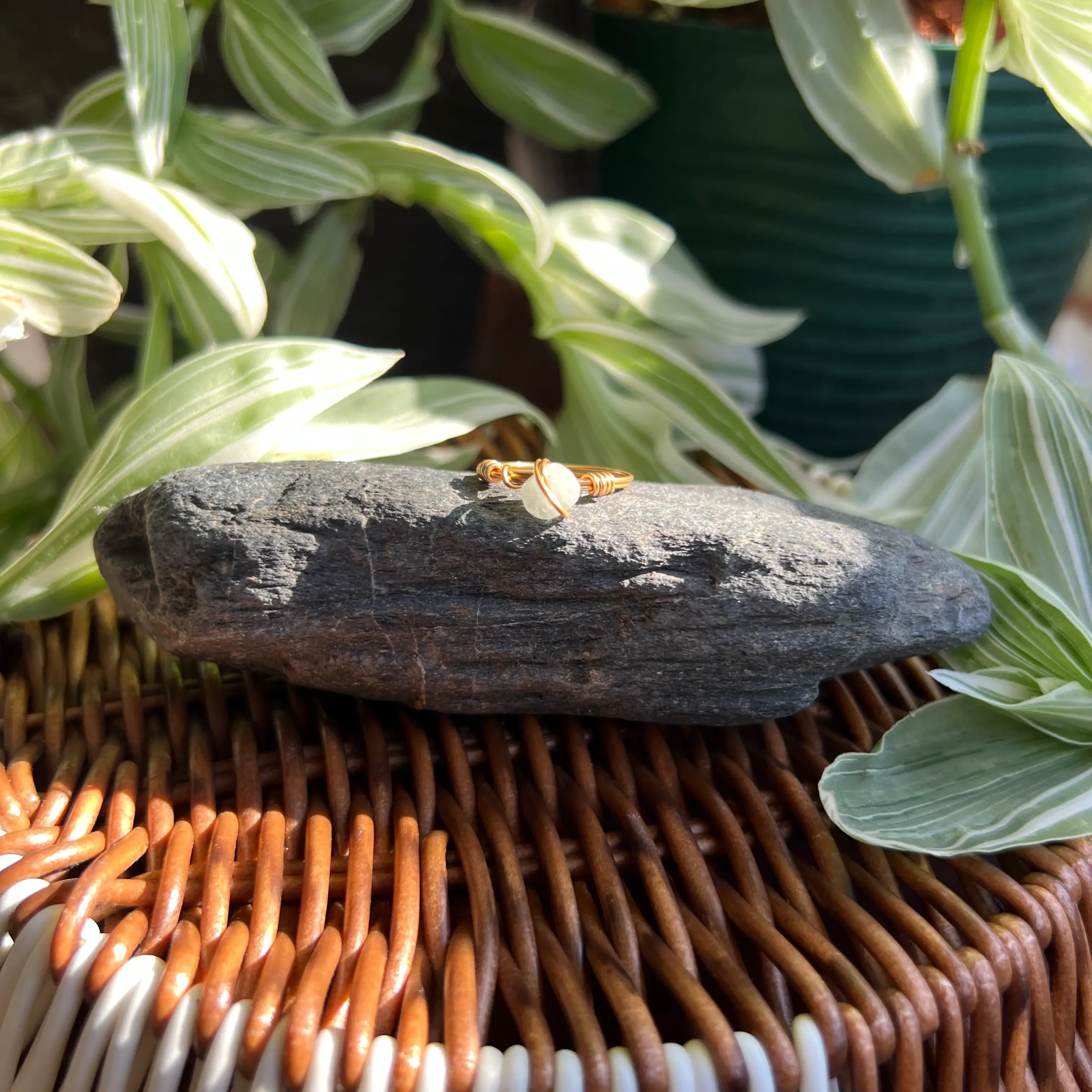 Compra online Anillo de Piedra Natural con Baño Dorado | Aguamarina Talla 8 en Honduras