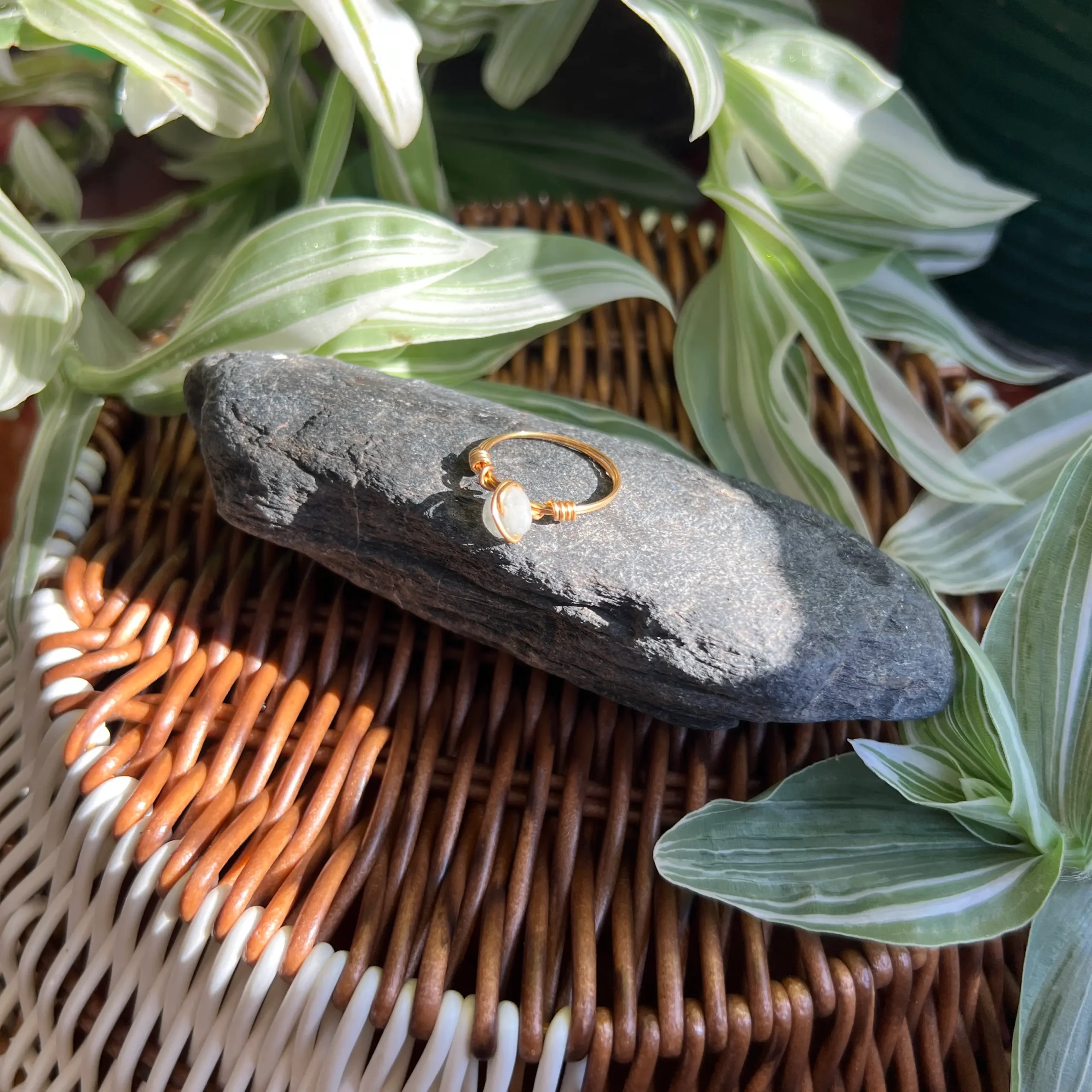 Compra online Anillo de Piedra Natural con Baño Dorado | Aguamarina Talla 8 en Honduras